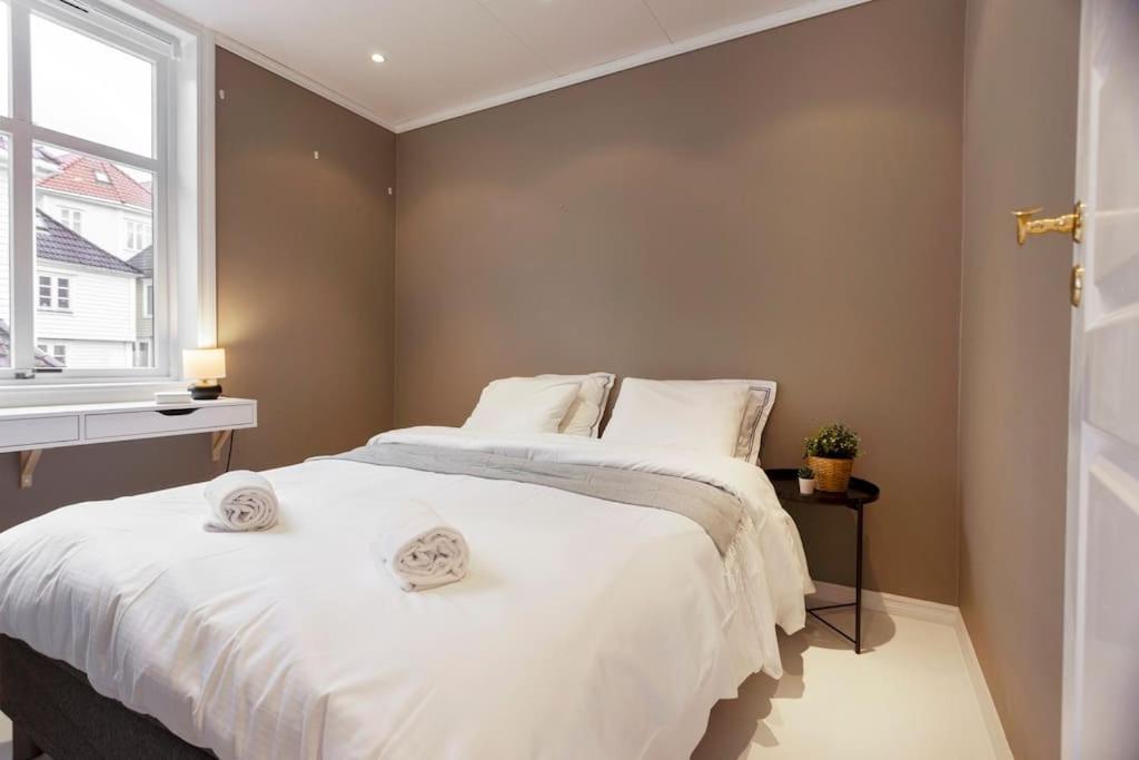 New! Modern Top Floor Apartment In Historic Area! 卑爾根 外观 照片