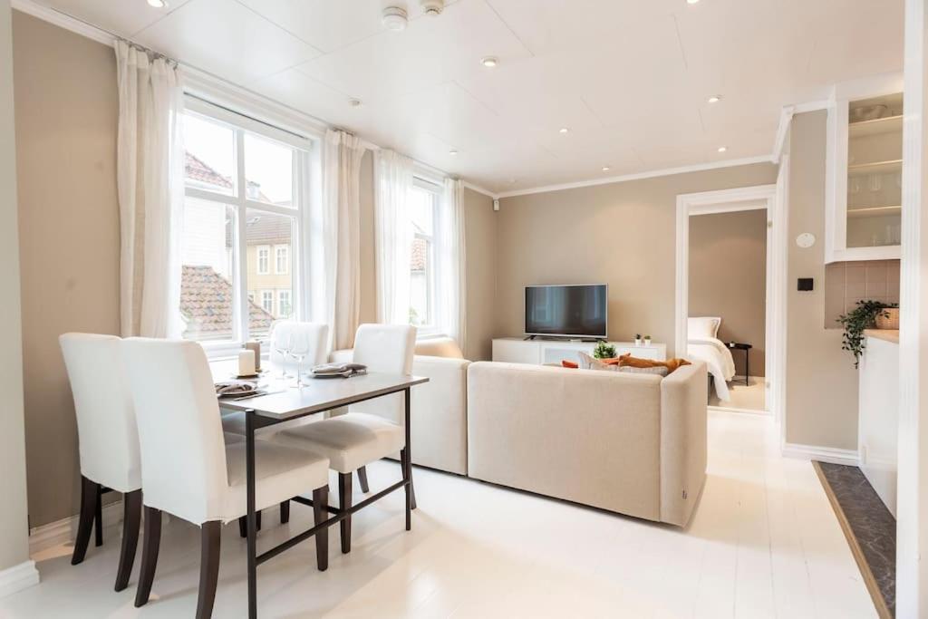 New! Modern Top Floor Apartment In Historic Area! 卑爾根 外观 照片